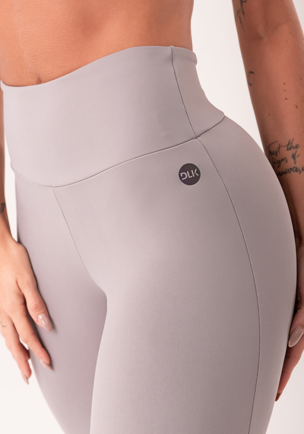 Calça Flare Feminina Cinza Com Fenda Oasis Dlk