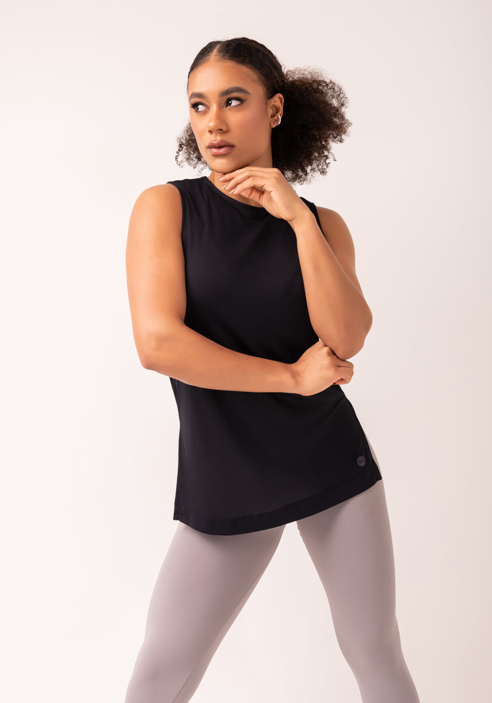 Camiseta Fitness Feminina Preto Com Fenda Lateral Oasis Dlk