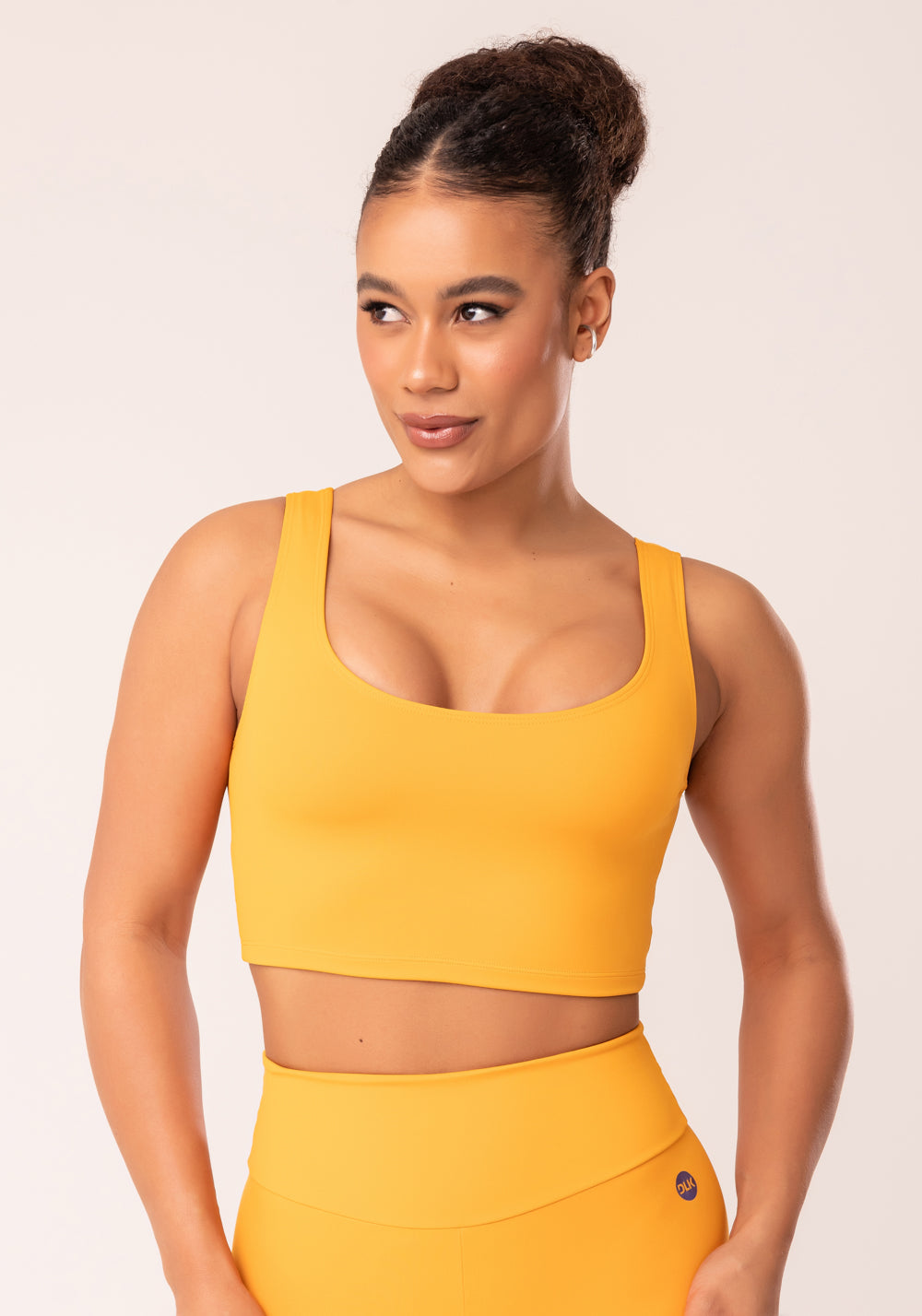 Top Cropped Fitness Feminino Amarelo Com Recortes Oasis Dlk