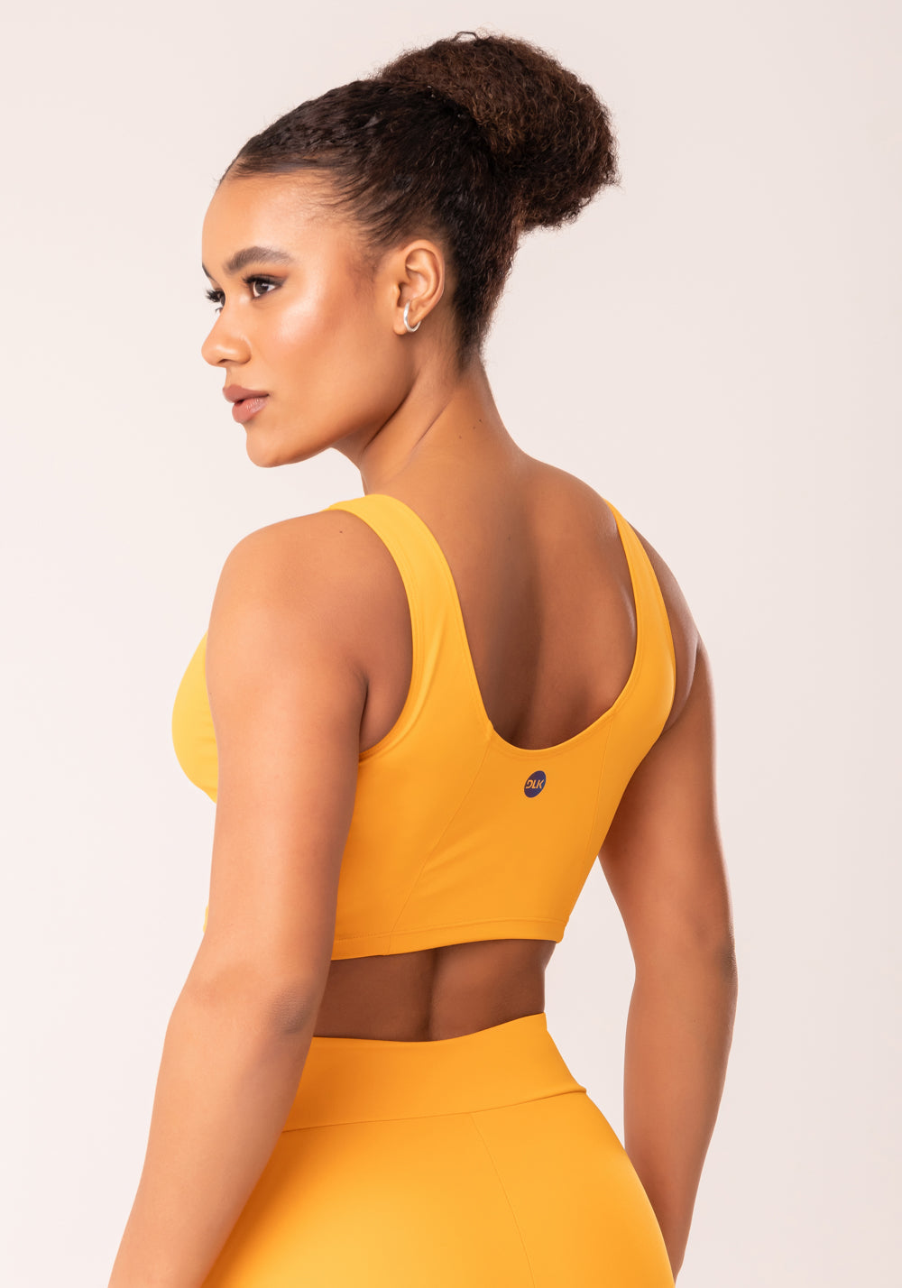 Top Cropped Fitness Feminino Amarelo Com Recortes Oasis Dlk