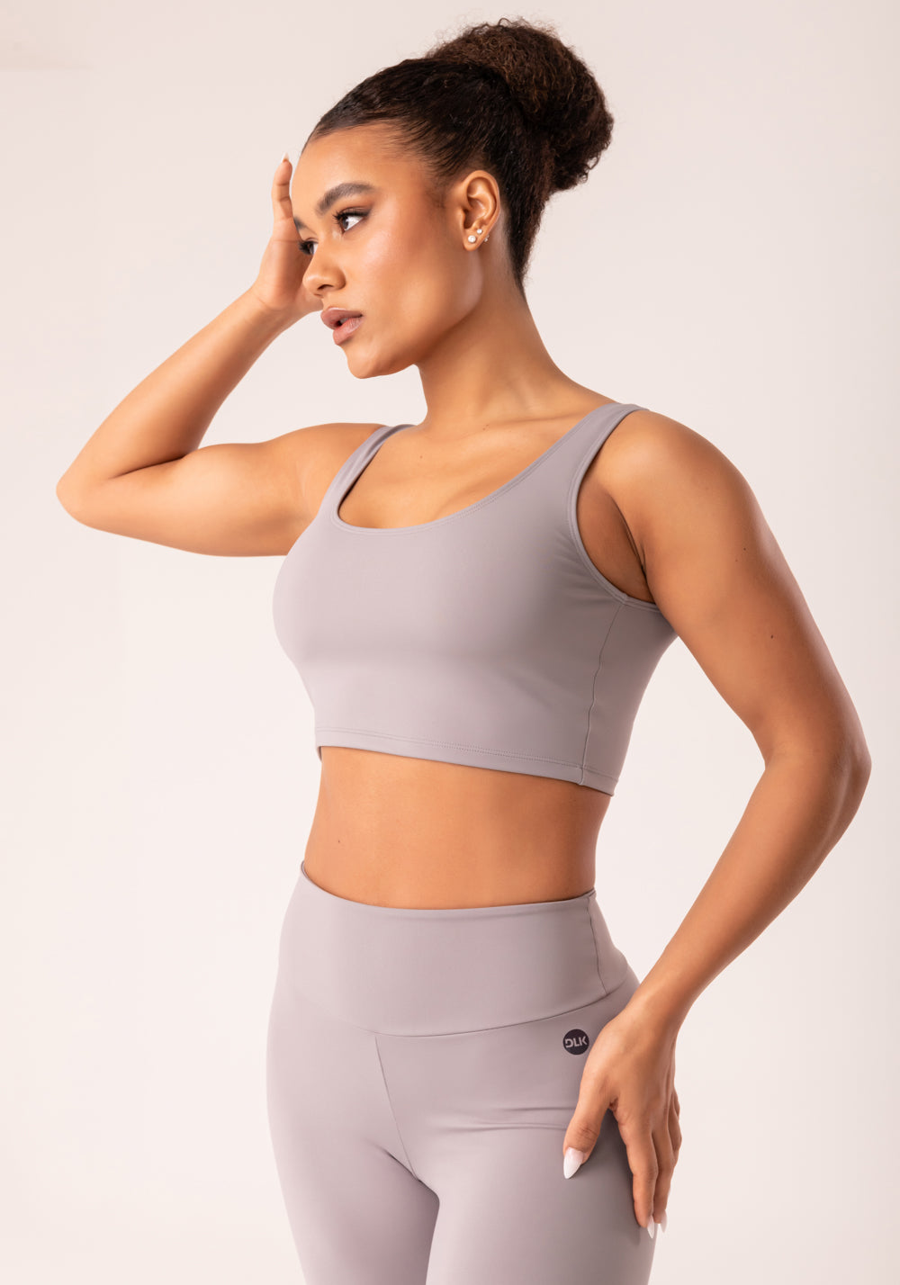 Top Cropped Fitness Feminino Cinza Com Recortes Oasis Dlk