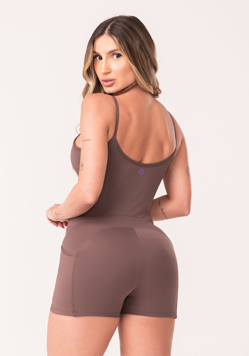 Macaquinho Fitness Feminino Marrom Com Bolsos Oasis Dlk