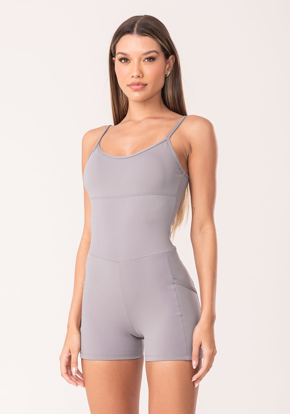 Macaquinho Fitness Feminino Cinza Com Bolsos Oasis Dlk