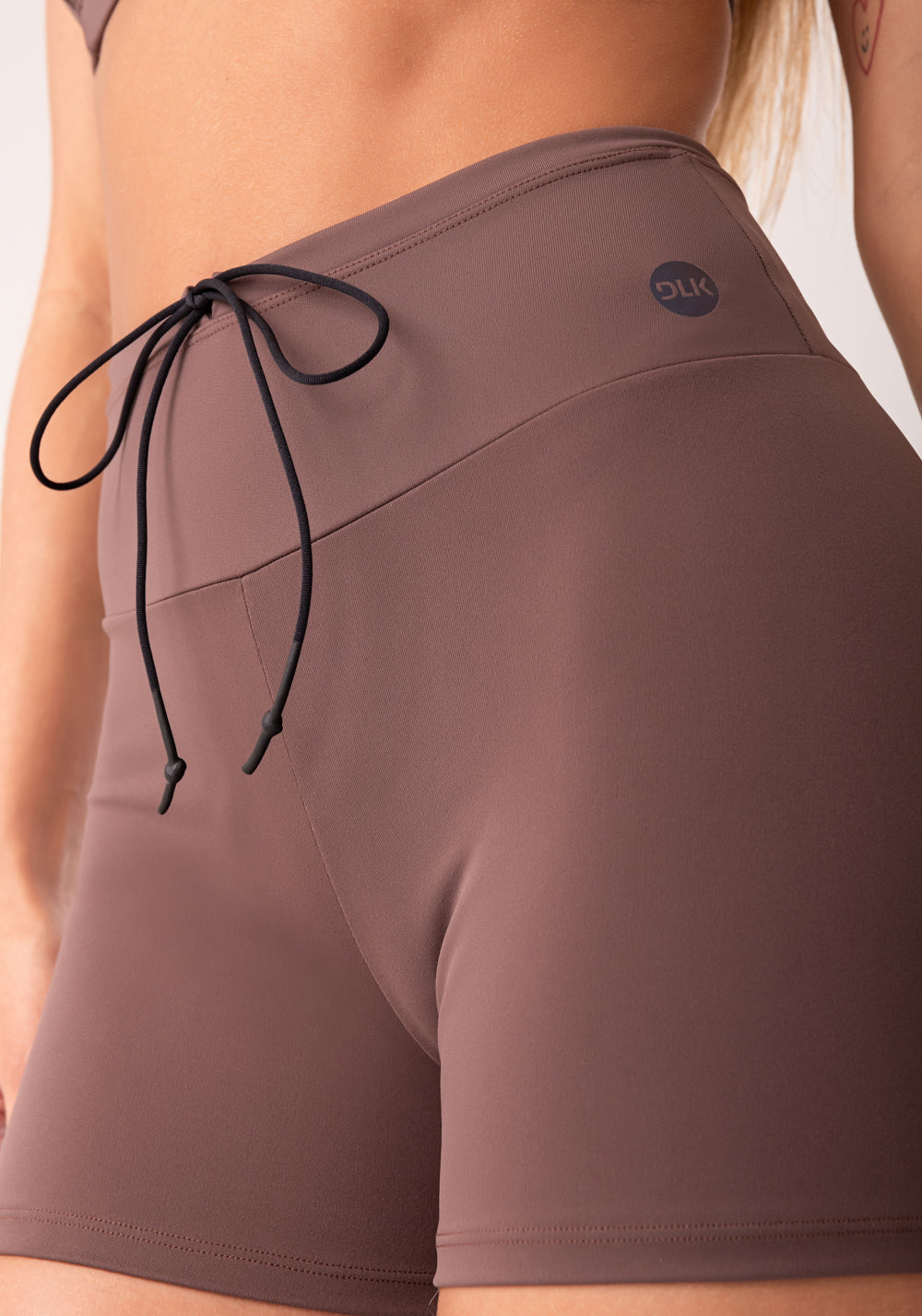 Short Fitness Feminino Marrom Com Cadarço Oasis Dlk