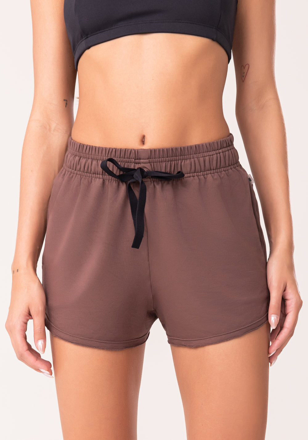 Short Feminino Moletinho Marrom Com Bolsos Oasis Dlk
