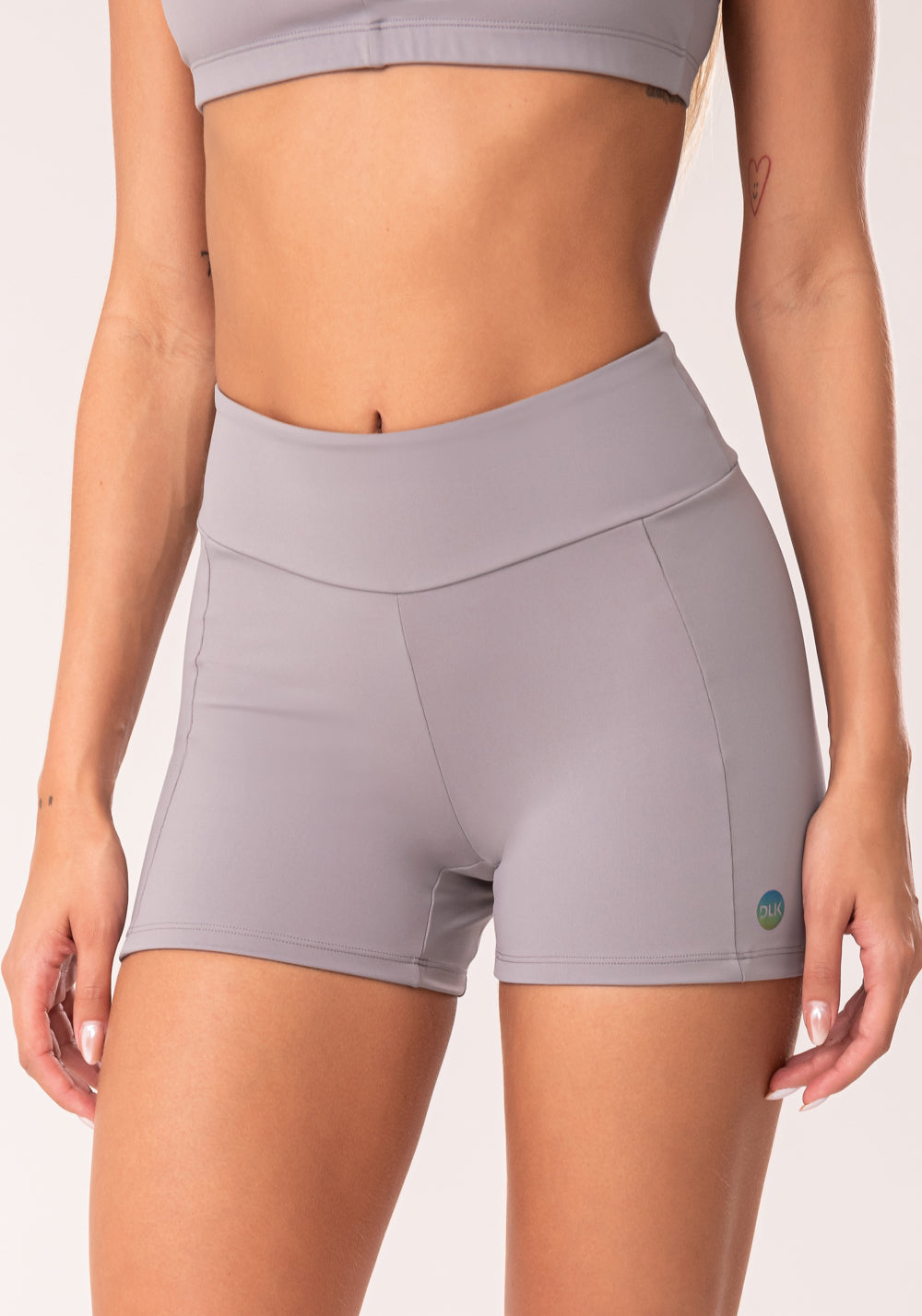 Short Fitness Feminino Cinza Com Recortes Oasis Dlk