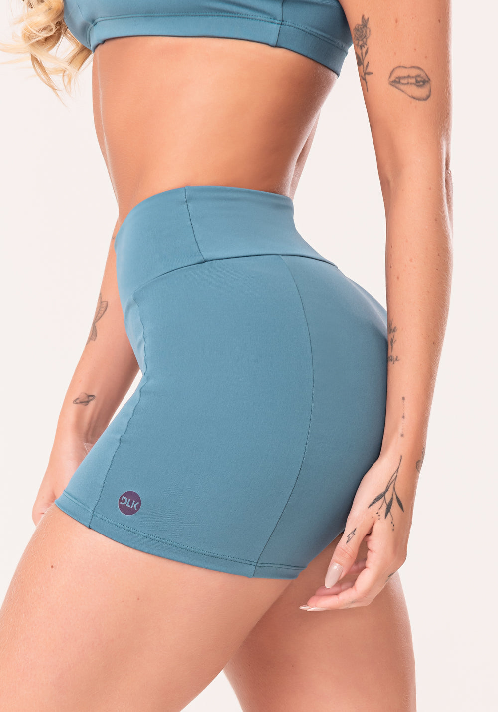 Short Fitness Feminino Azul Com Recortes Oasis Dlk