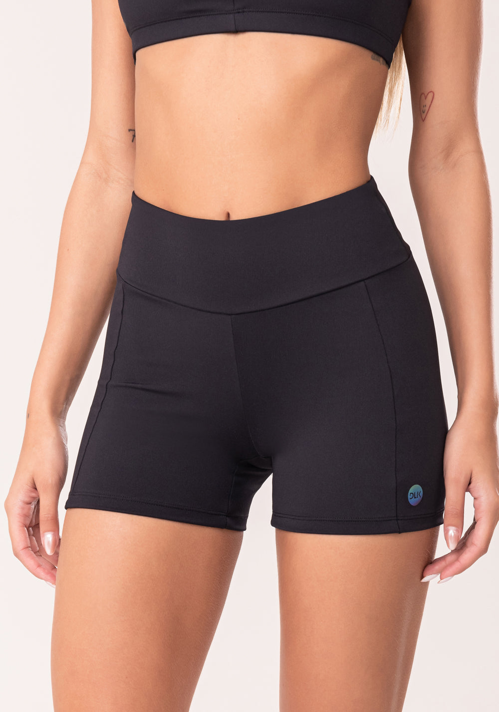 Short Fitness Feminino Preto Com Recortes Oasis Dlk