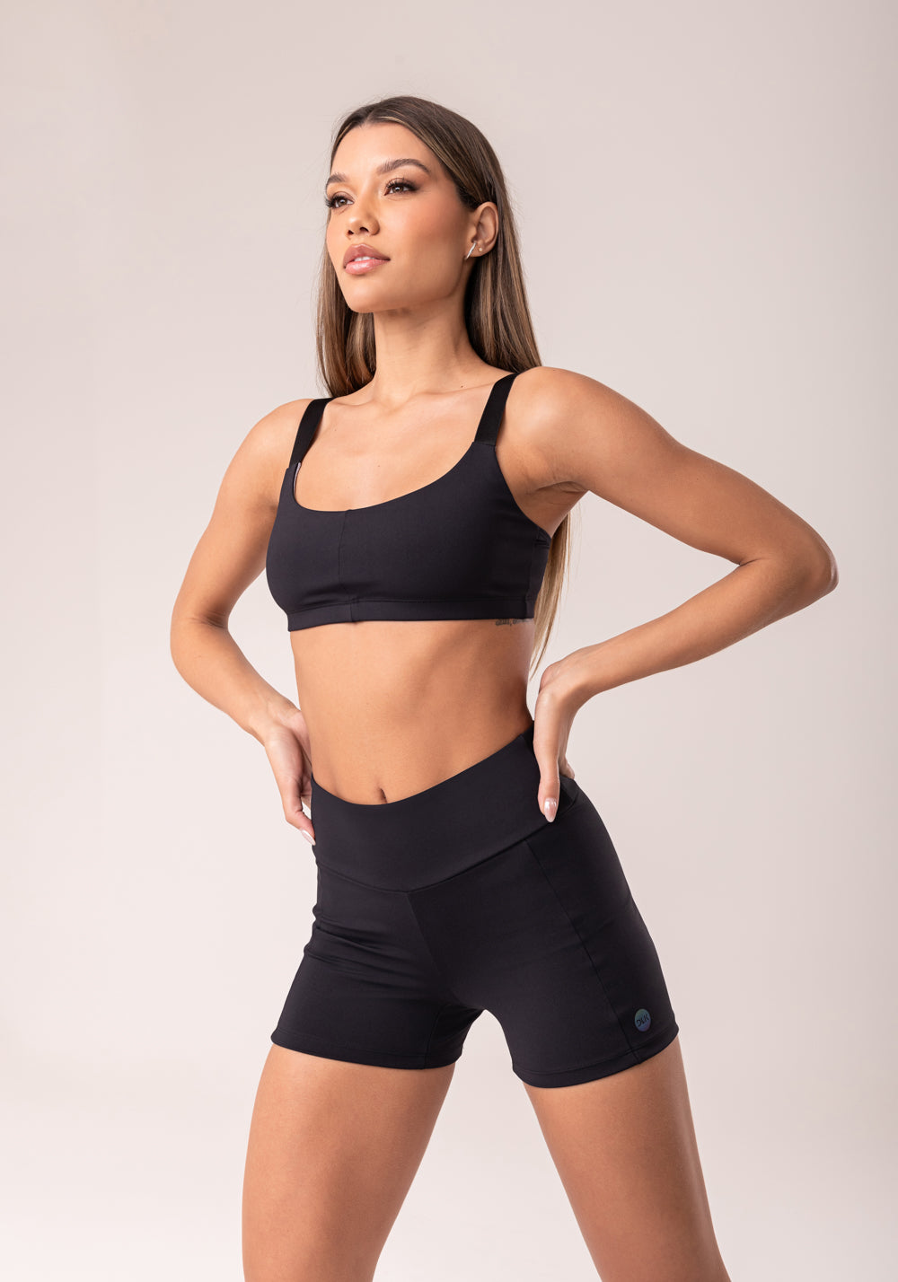 Short Fitness Feminino Preto Com Recortes Oasis Dlk