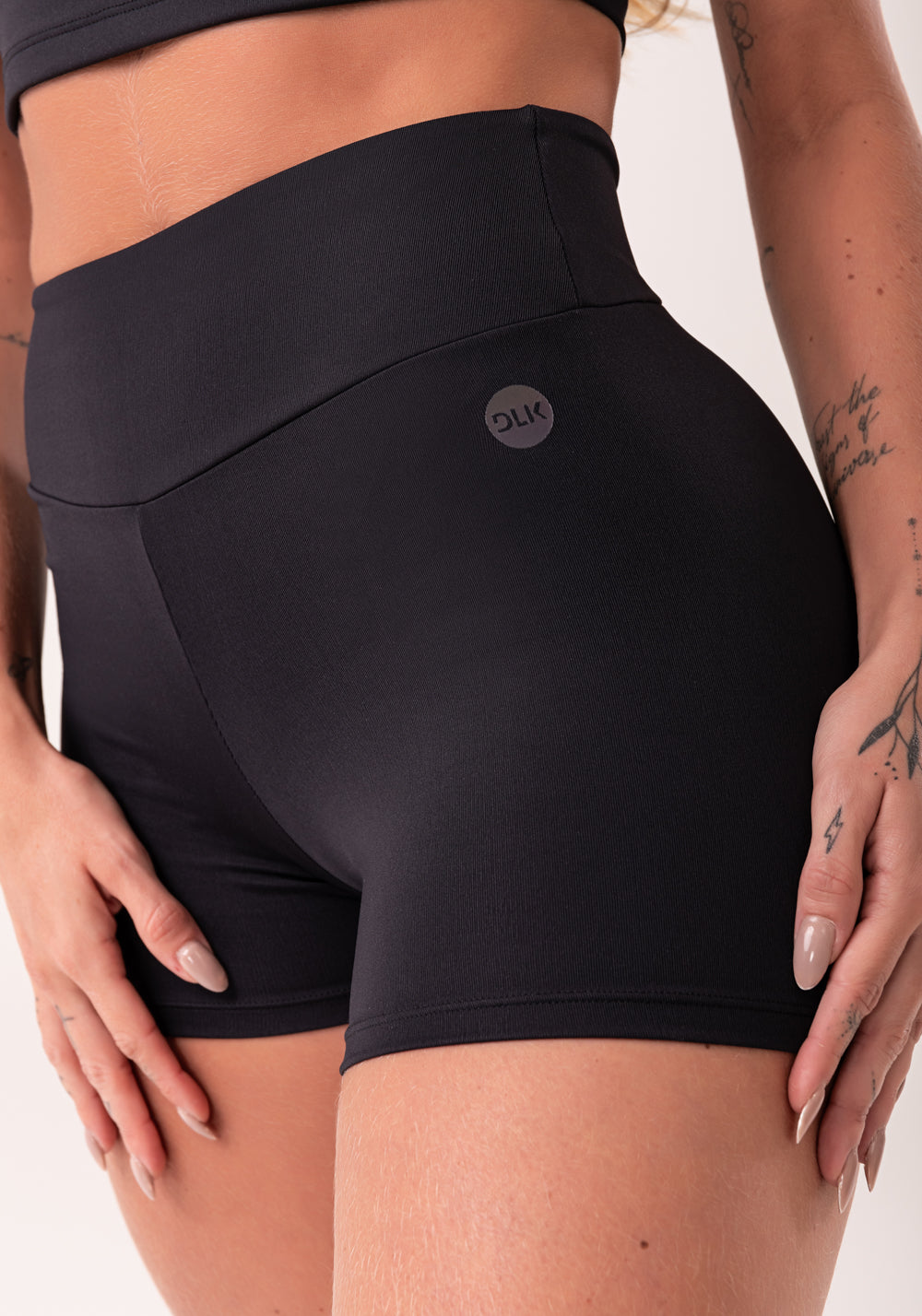 Short Fitness Feminino Preto Com Cós Largo Oasis Dlk