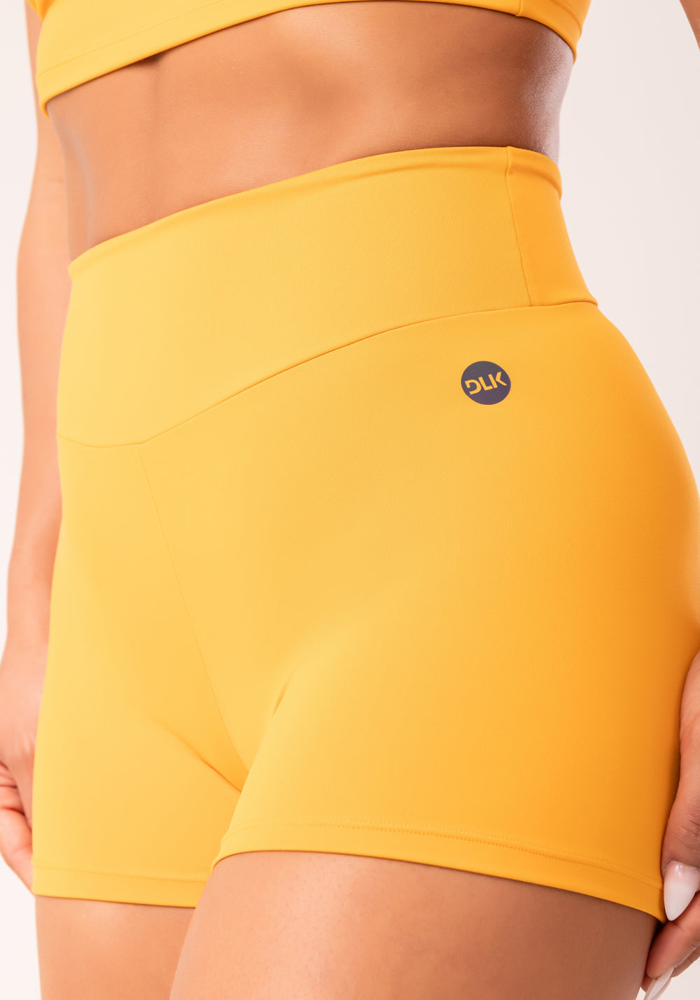 Short Fitness Feminino Amarelo Com Cós Largo Oasis Dlk