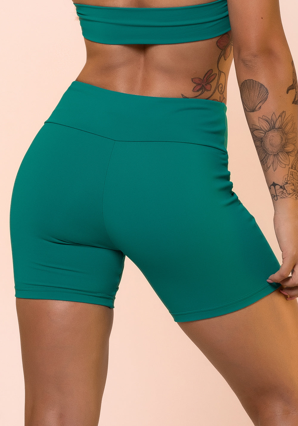 Short Verde Com Recortes Básico Dlk
