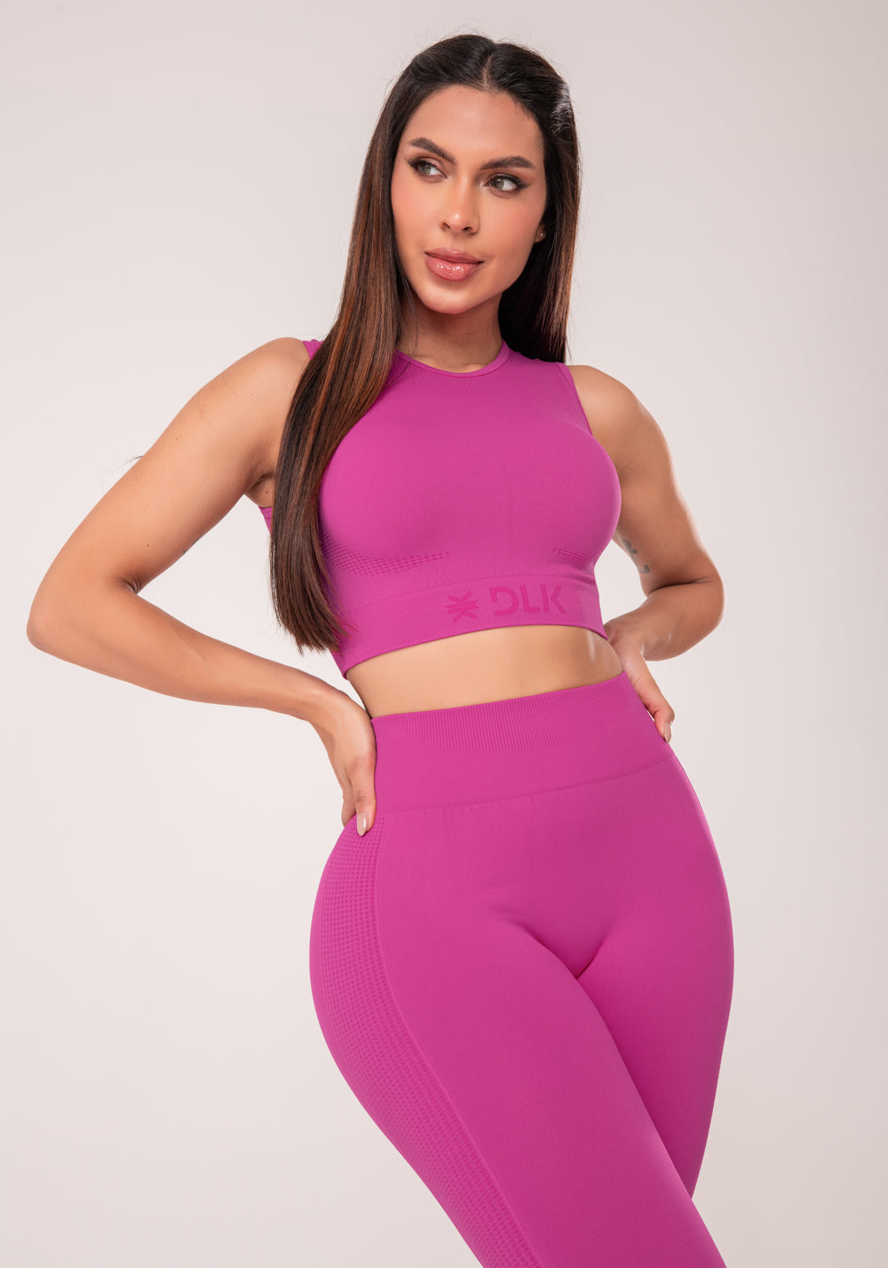 Top Fitness Feminino Fúcsia Texturizado Com Detalhe Vazado Seamless+ Dlk