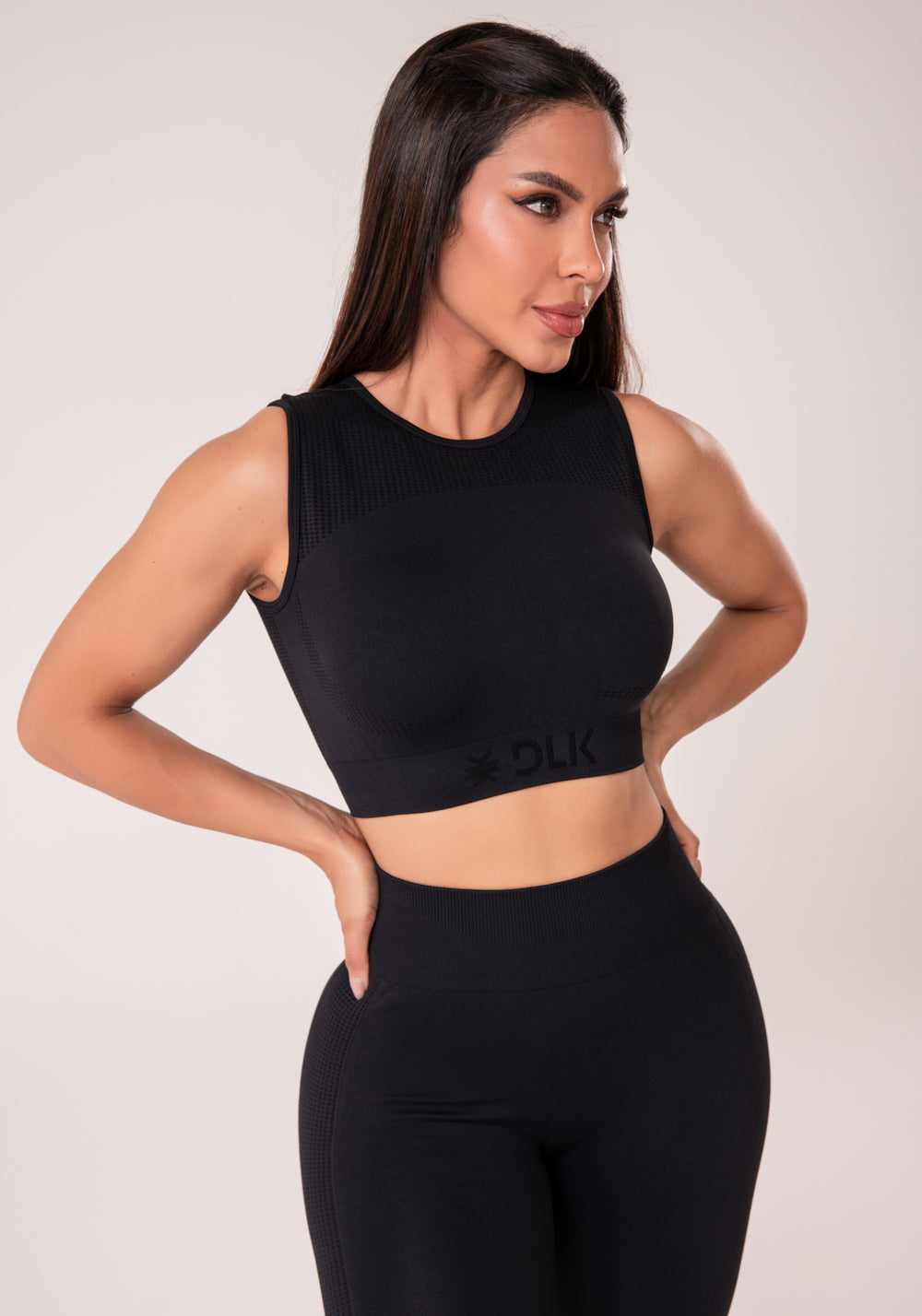 Top Fitness Feminino Preto Texturizado Com Detalhe Vazado Seamless+ Dlk
