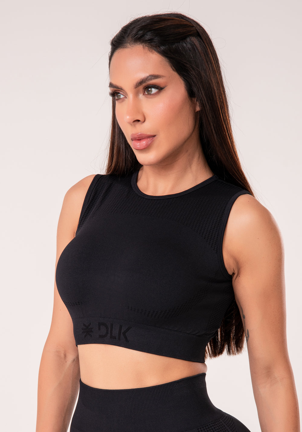 Top Fitness Feminino Preto Texturizado Com Detalhe Vazado Seamless+ Dlk