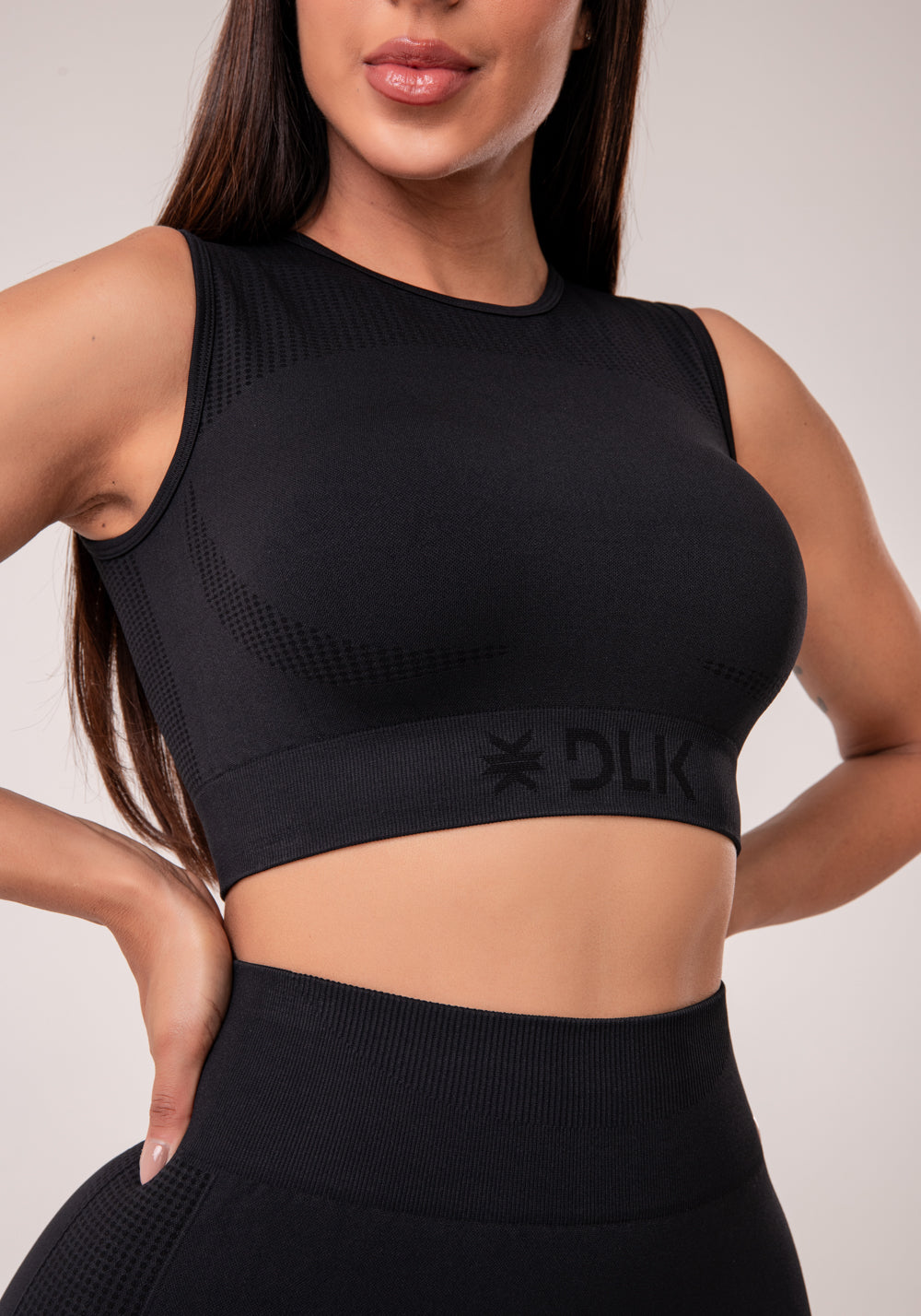 Top Fitness Feminino Preto Texturizado Com Detalhe Vazado Seamless+ Dlk