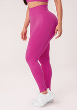 Legging Fitness Feminina Fúcsia Com Detalhe Logomania E Modela Bumbum Seamless+ Dlk