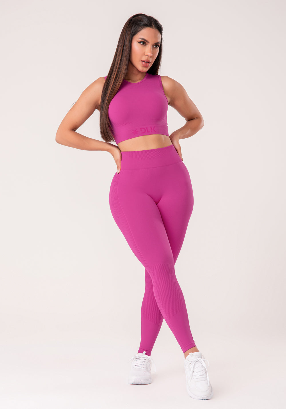 Legging Fitness Feminina Fúcsia Com Detalhe Logomania E Modela Bumbum Seamless+ Dlk