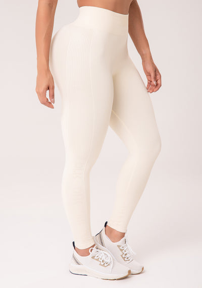 Legging Fitness Feminina Creme Com Detalhe Logomania E Modela Bumbum Seamless+ Dlk