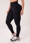 Legging Fitness Feminina Preto Com Detalhe Logomania E Modela Bumbum Seamless+ Dlk