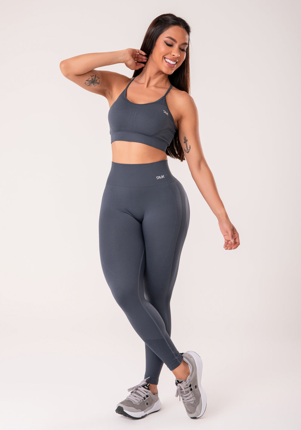 Legging Fitness Feminina Cinza Chumbo Com Detalhe Texturizado E Modela Bumbum Seamless+ Dlk