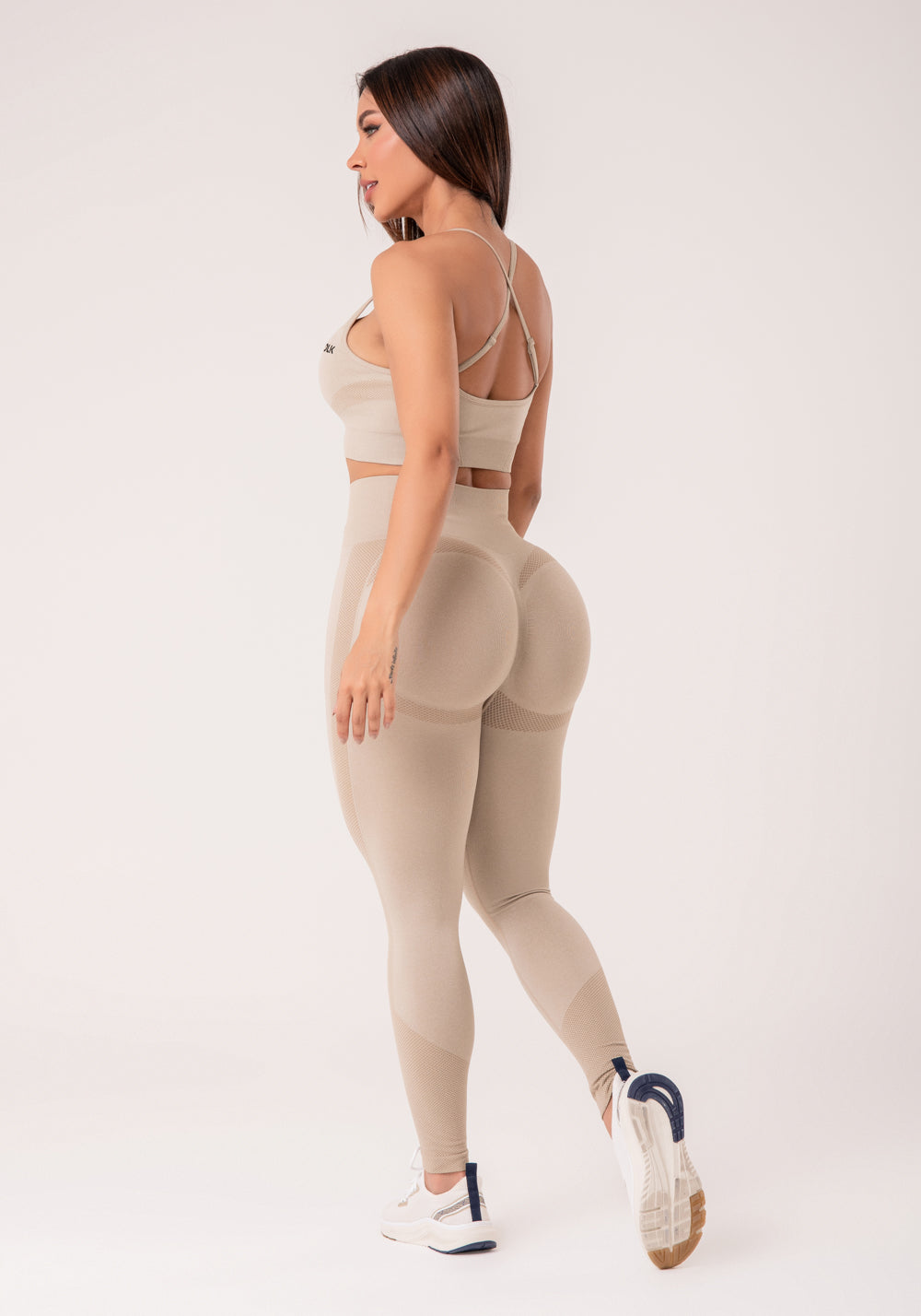 Legging Fitness Feminina Areia Com Detalhe Texturizado E Modela Bumbum Seamless+ Dlk