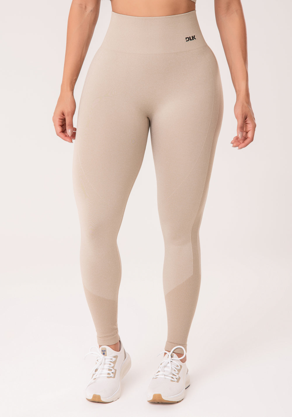 Legging Fitness Feminina Areia Com Detalhe Texturizado E Modela Bumbum Seamless+ Dlk