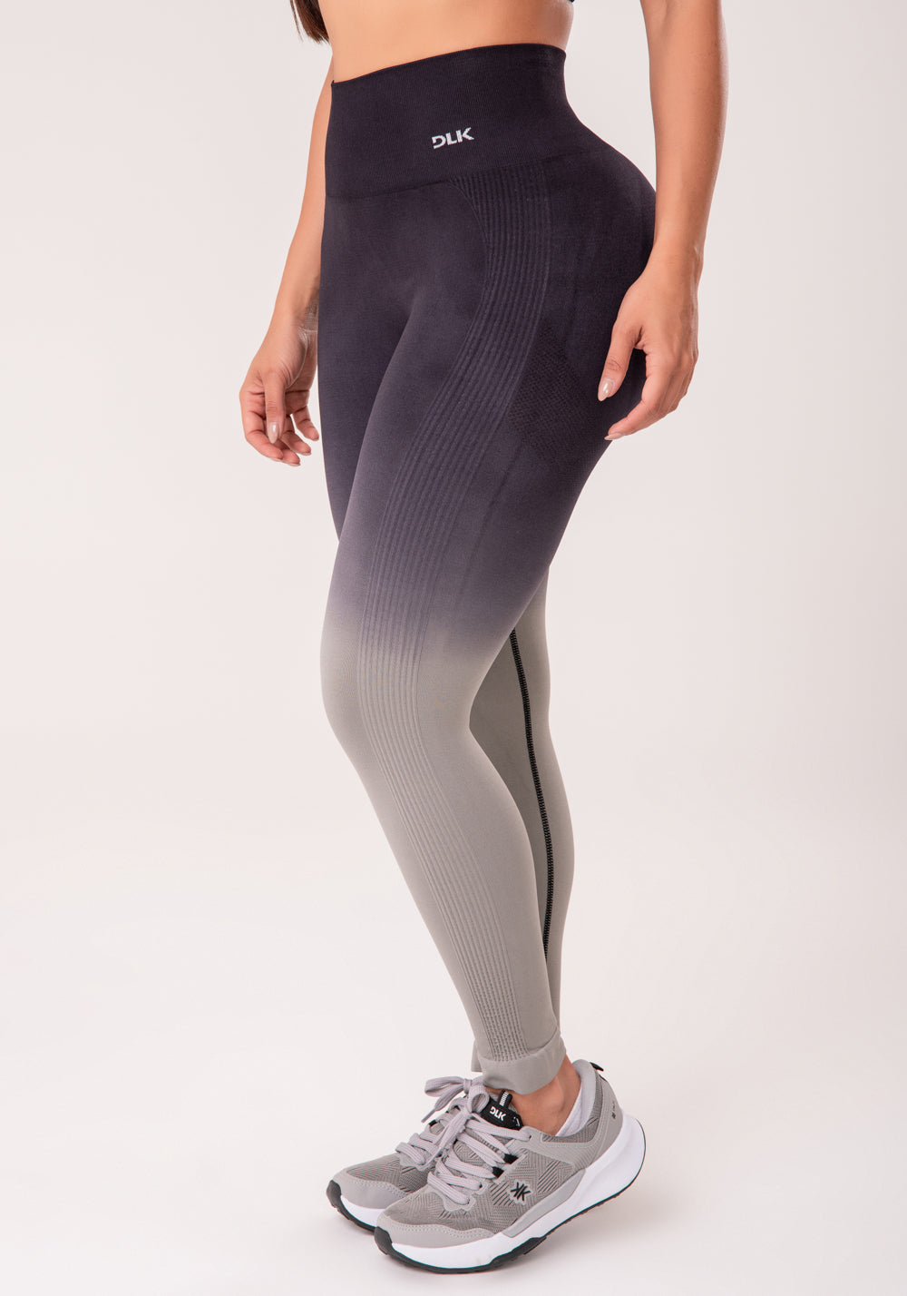 Legging Fitness Feminina Preto Degradê Modela Bumbum Seamless+ Dlk