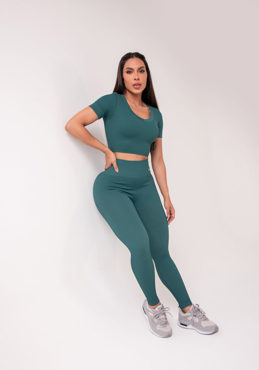 Legging Fitness Feminina Verde Escuro Canelada Modela Bumbum Seamless+ Dlk