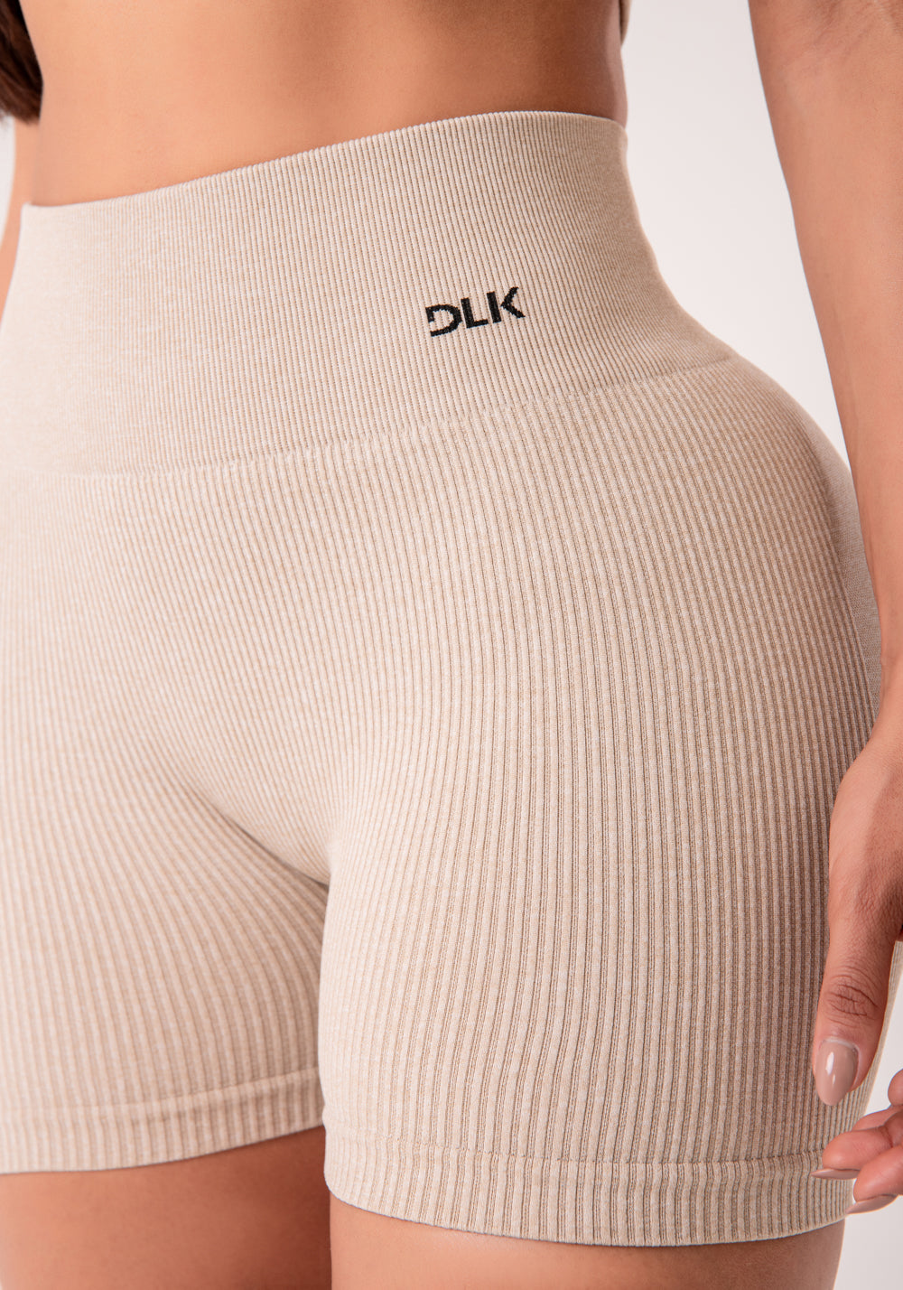 Short Fitness Feminino Areia Canelado Modela Bumbum Seamless+ Dlk