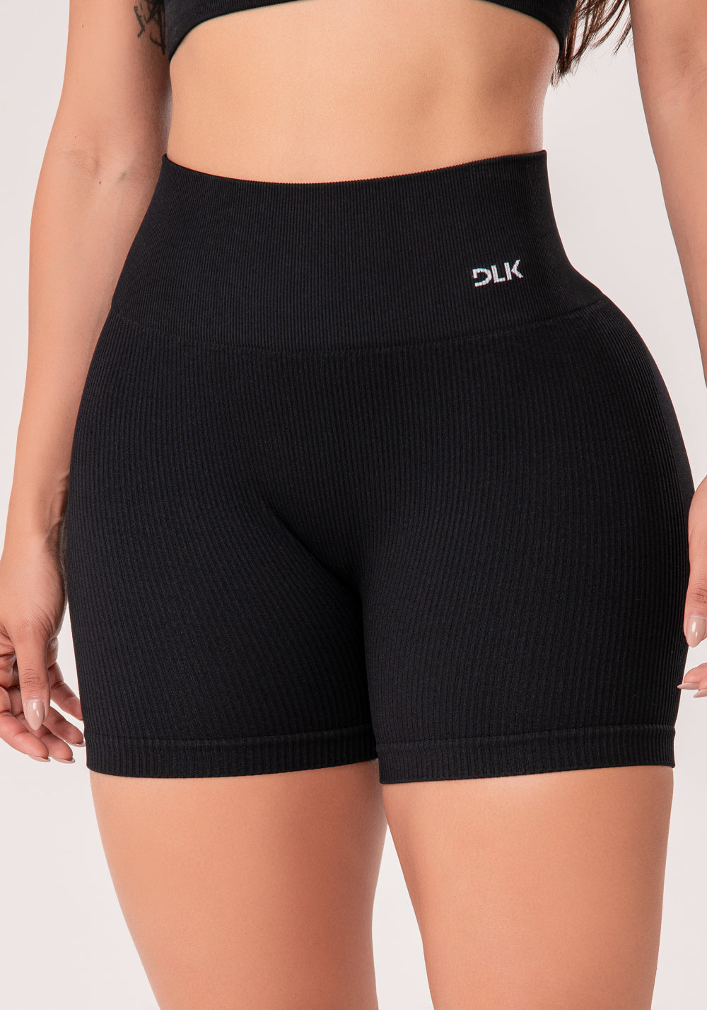 Short Fitness Feminino Preto Canelado Modela Bumbum Seamless+ Dlk