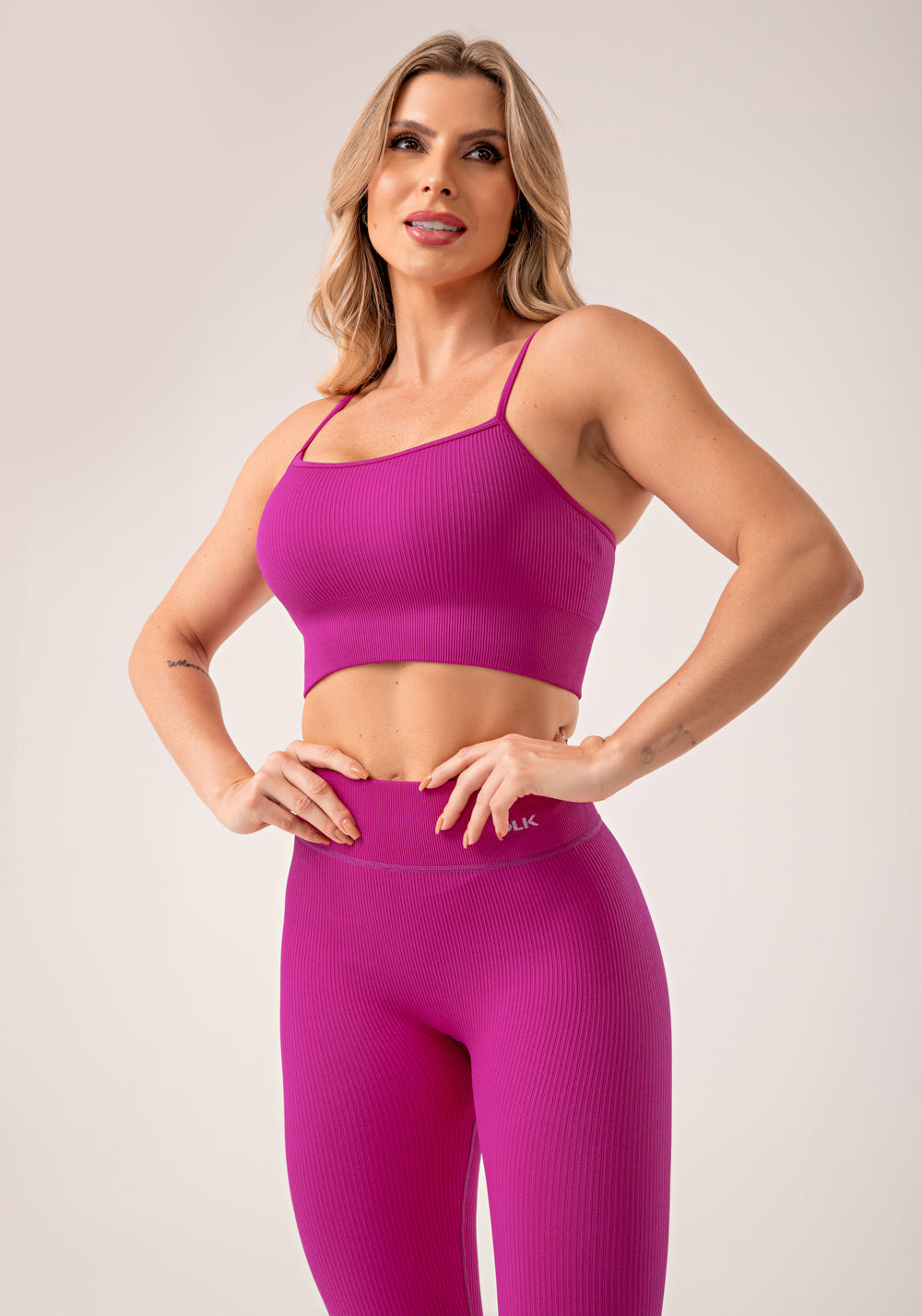 Top Fitness Feminino Fúcsia Canelado Com Bojo E Alças Reguláveis Seamless+ Dlk