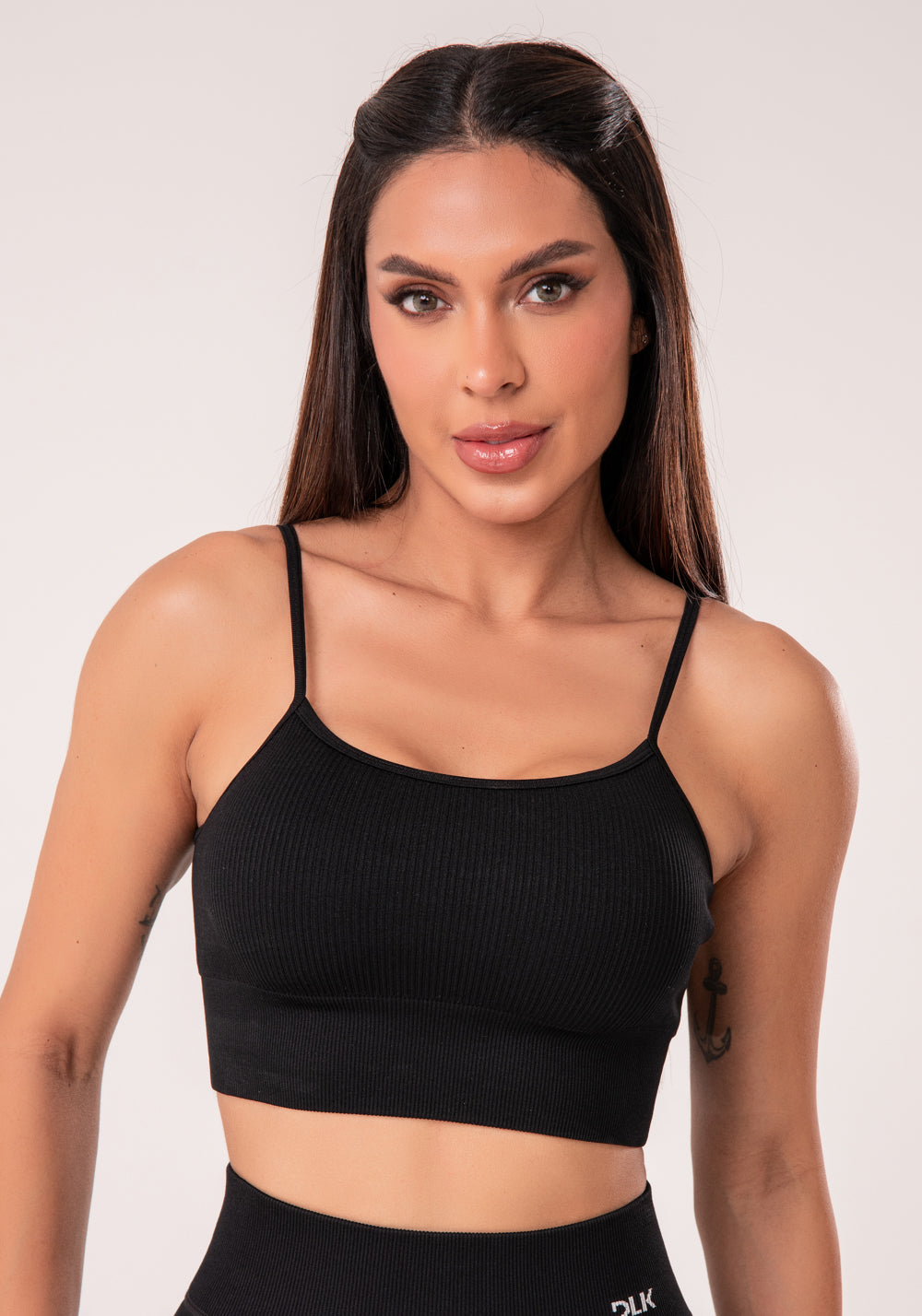 Top Fitness Feminino Preto Canelado Com Bojo E Alças Reguláveis Seamless+ Dlk