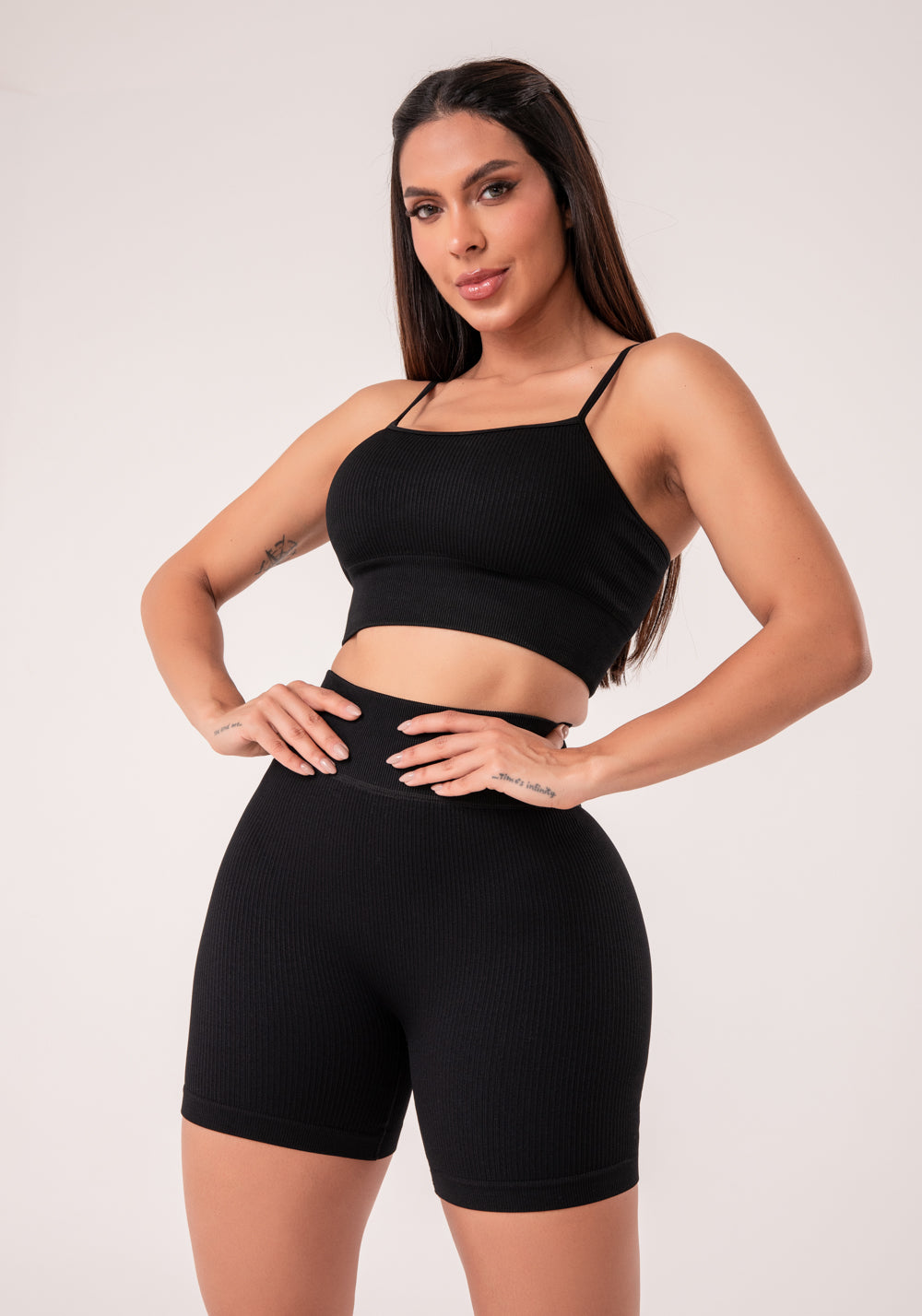 Top Fitness Feminino Preto Canelado Com Bojo E Alças Reguláveis Seamless+ Dlk
