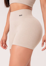 Short Fitness Feminino Areia Canelado Com Cós Alto Seamless+ Dlk