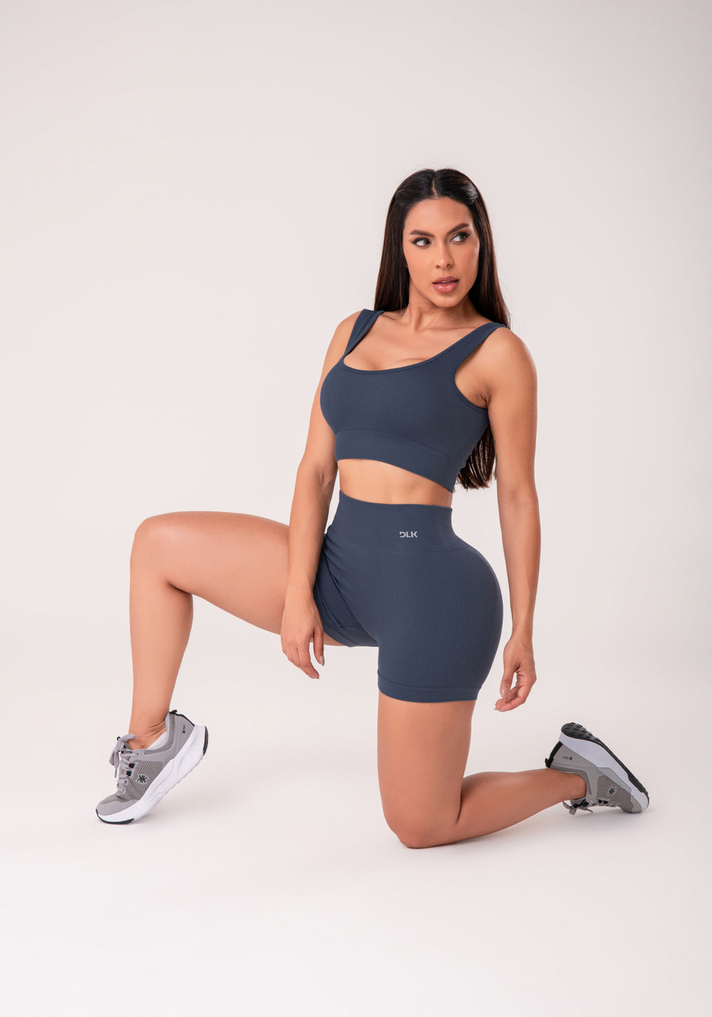 Short Fitness Feminino Cinza Chumbo Canelado Com Cós Alto Seamless+ Dlk