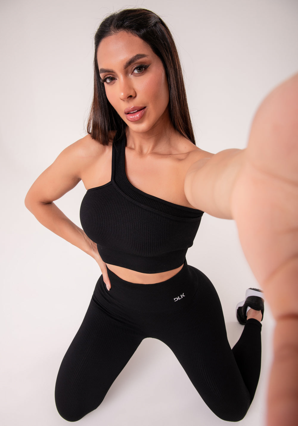 Top Fitness Feminino Um Ombro Só Preto Canelado Com Bojo Seamless+ Dlk
