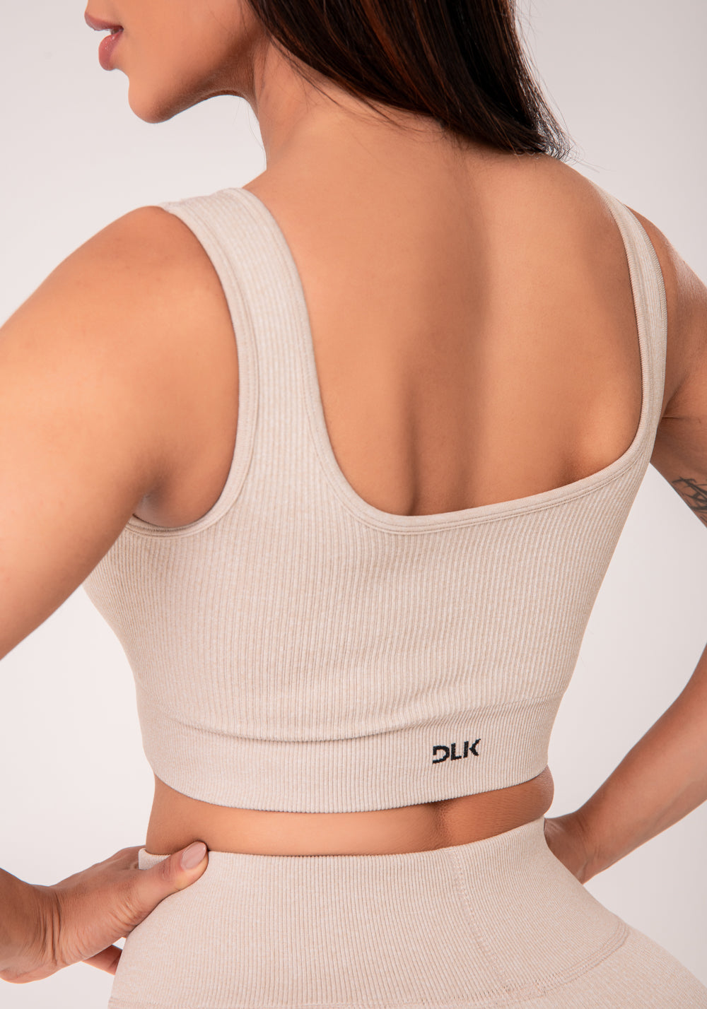 Top Fitness Feminino Areia Canelado com Bojo Seamless+ Dlk