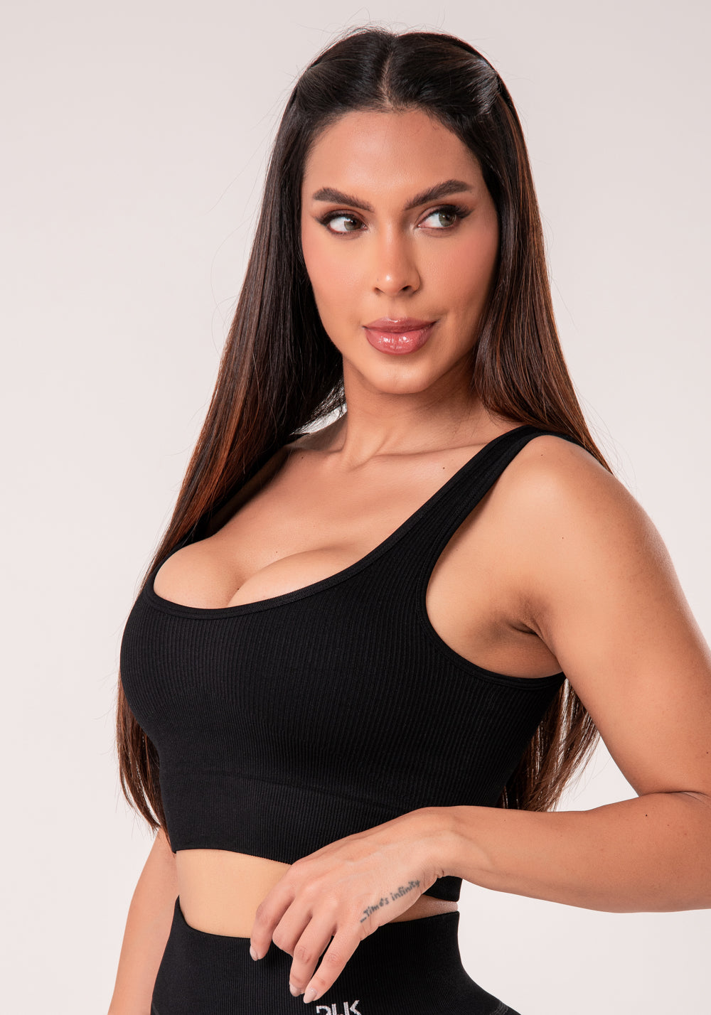 Top Fitness Feminino Preto Canelado Com Bojo Seamless+ Dlk