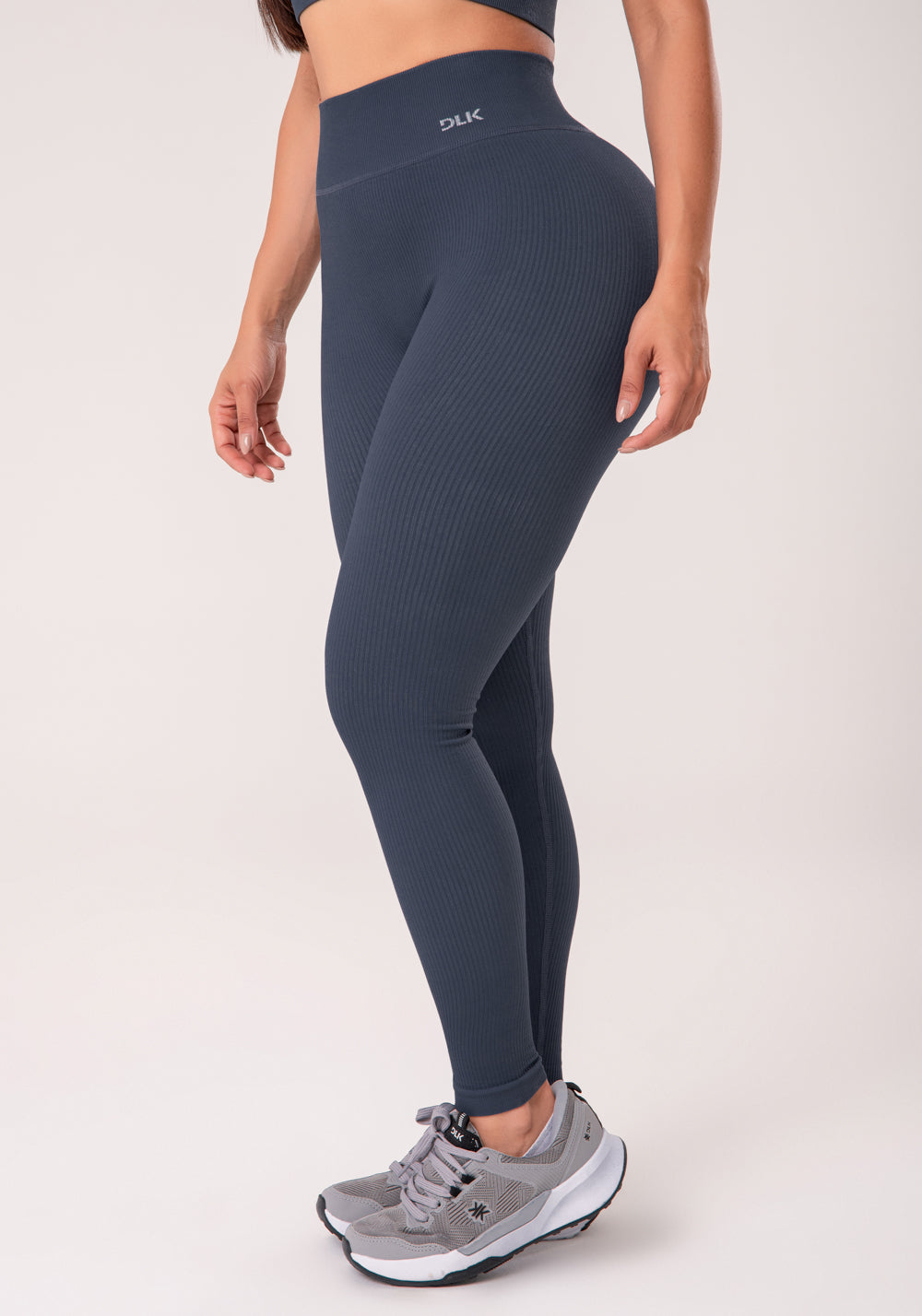 Legging Fitness Feminina Cinza Chumbo Canelada Com Cós Alto Seamless+ Dlk