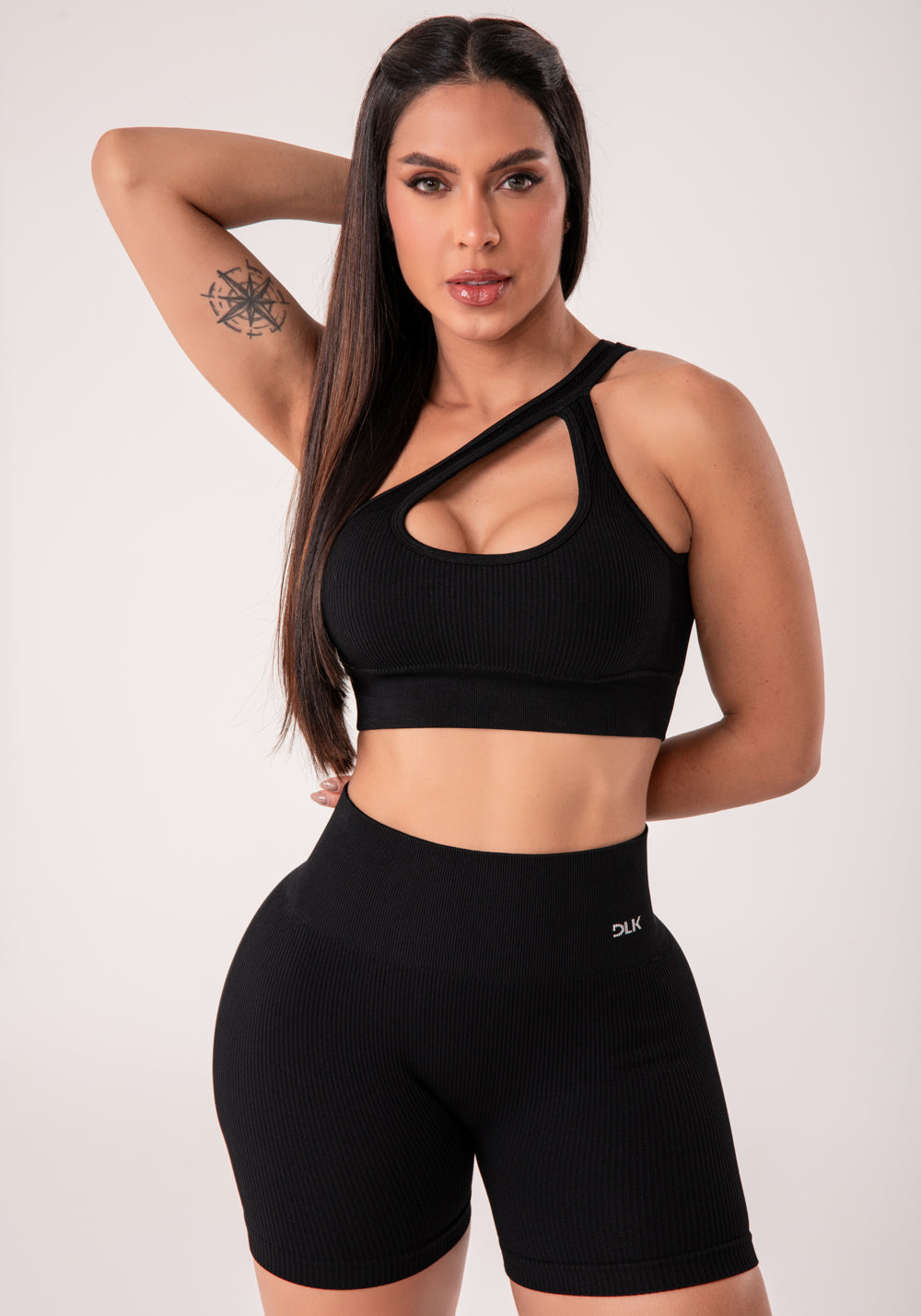 Top Fitness Feminino Preto Canelado Com Bojo E Detalhe Vazado Seamless+ Dlk