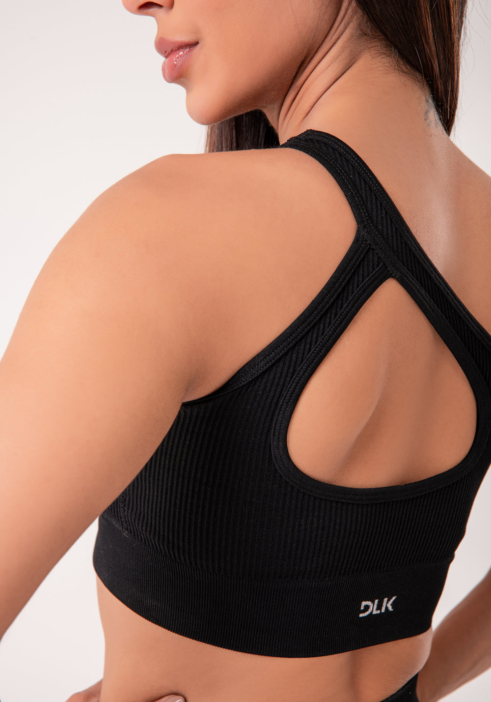 Top Fitness Feminino Preto Canelado Com Bojo E Detalhe Vazado Seamless+ Dlk