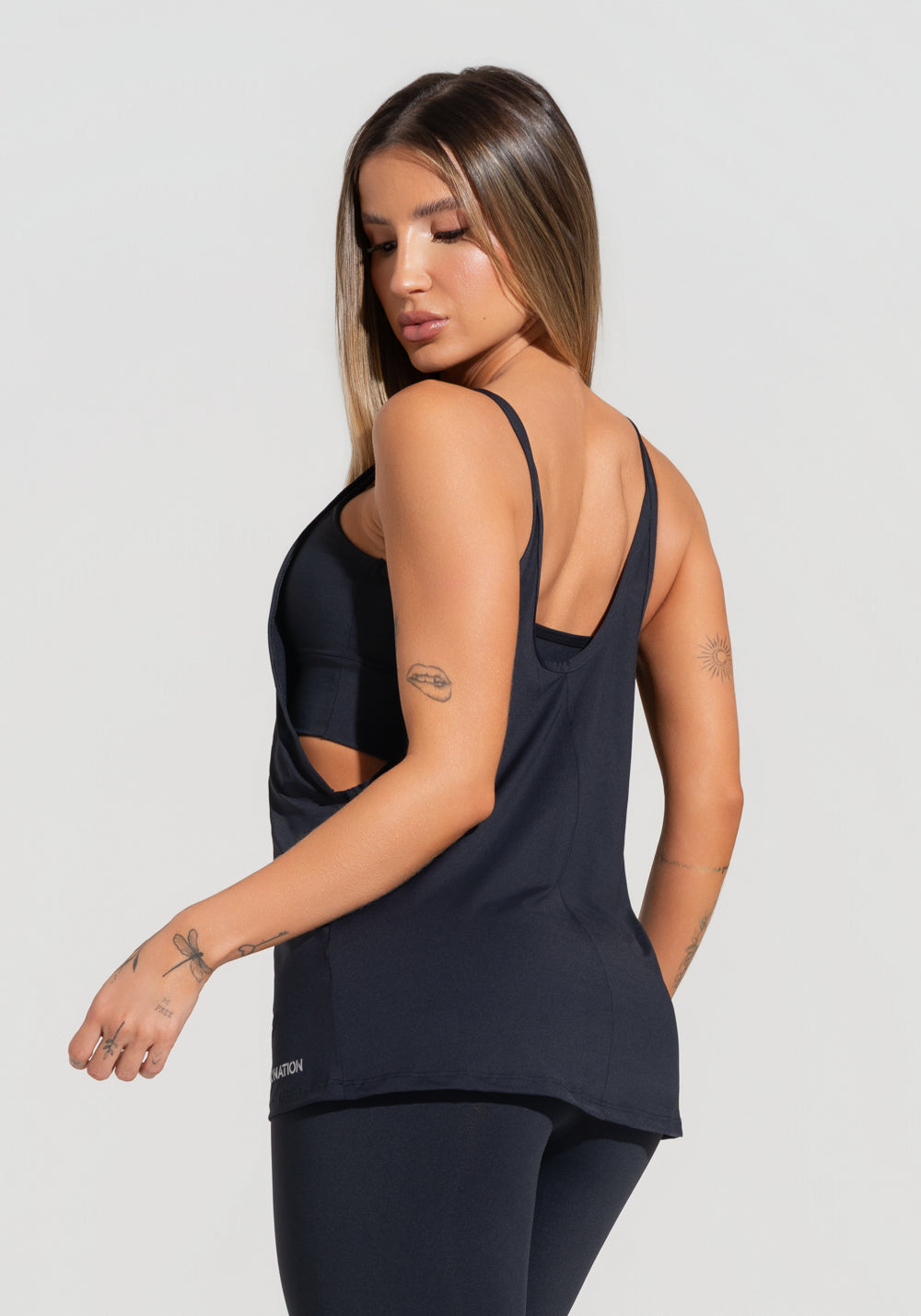 Camiseta Fitness Feminina Com Maxi Cava Dlk Nation Preto