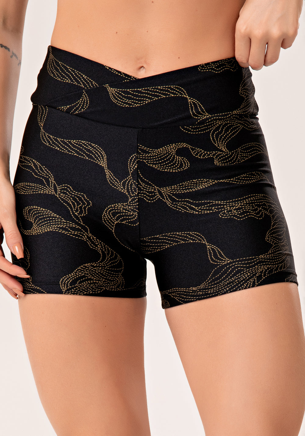 Short Fitness Feminino Preto Com Cós Transpassado Lush Dlk