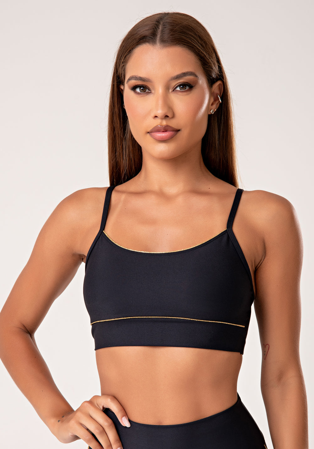 Top Fitness Feminino Preto Com Bojo E Detalhe Em Lurex Lush Dlk