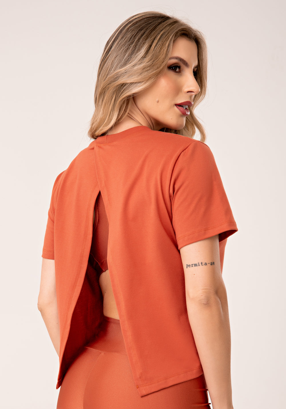 Blusa Feminina De Algodão Terracota Com Abertura Nas Costas Lush Dlk