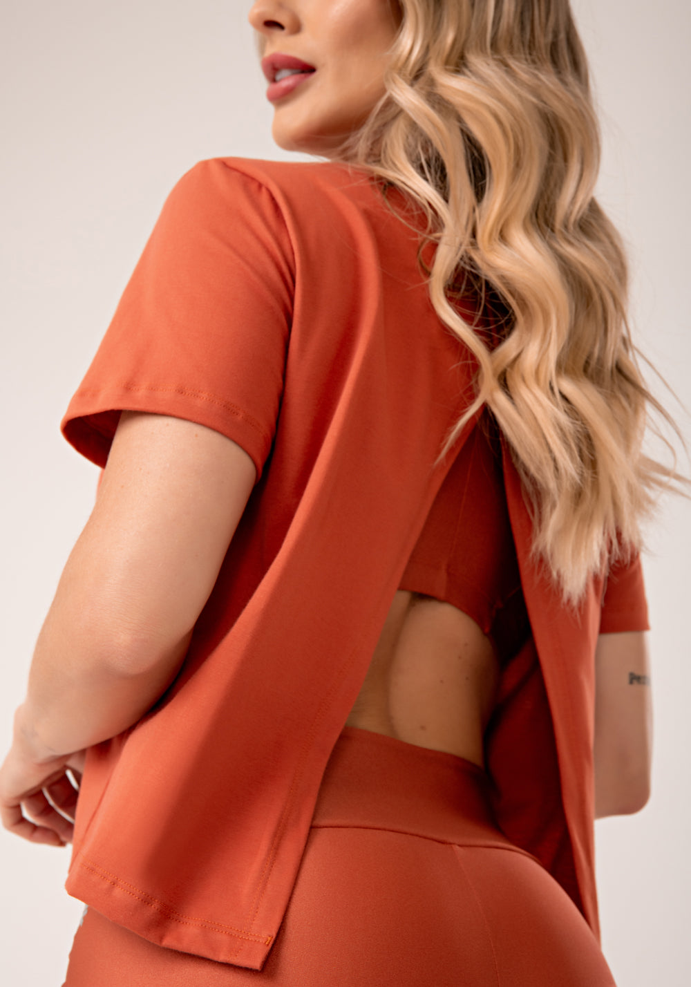 Blusa Feminina De Algodão Terracota Com Abertura Nas Costas Lush Dlk