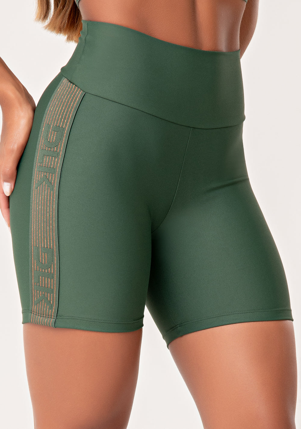 Bermuda Fitness Feminina Verde Com Elástico Lateral Lurex Lush Dlk