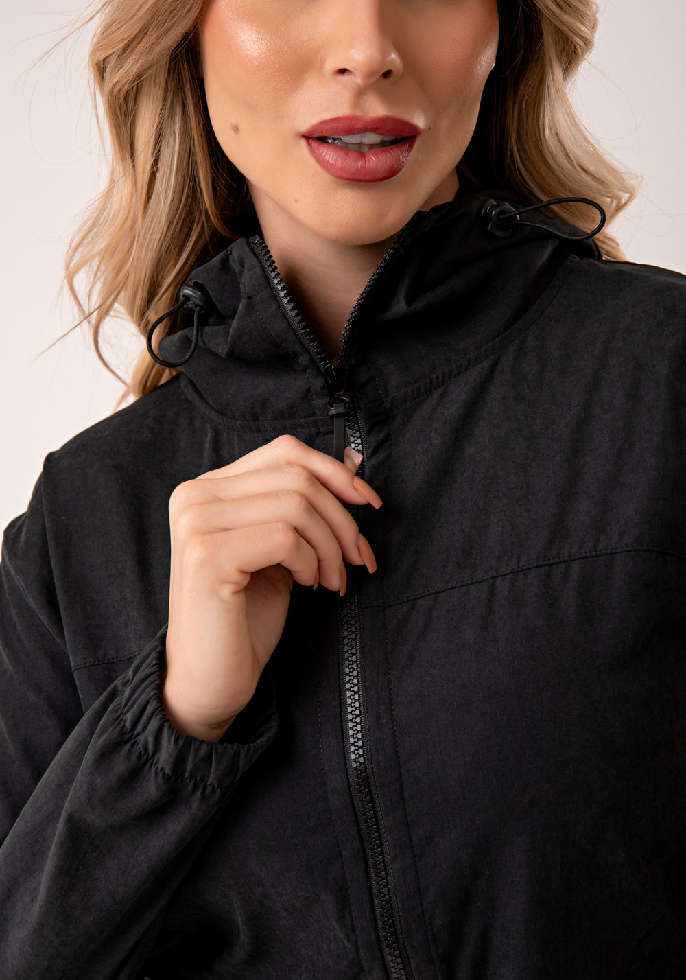 Parka Feminina Preto Com Capuz Lush Dlk
