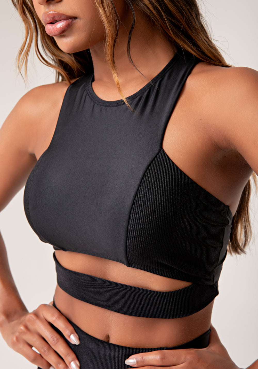 Top Fitness Feminino Preto Cut-out Com Detalhe Canelado Lush Dlk